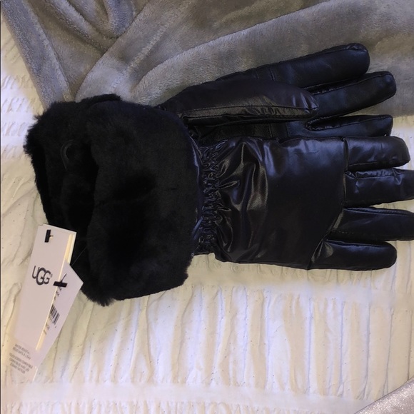 UGG Other - UGG Gloves water resistant